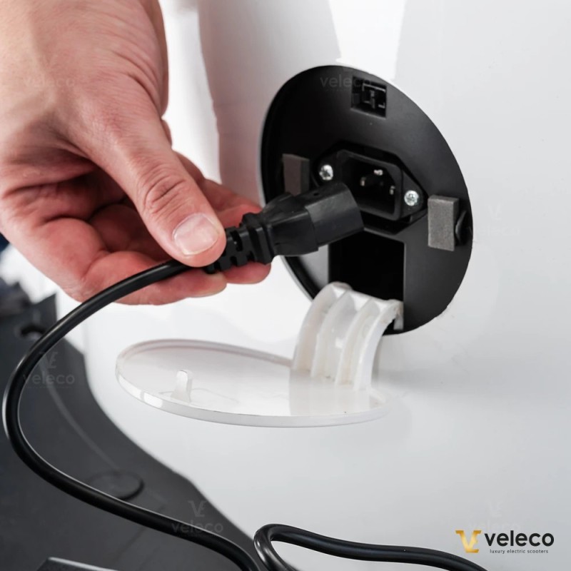 Veleco CRISTAL: trójkołowy skuter inwalidzki z pełnym oświetleniem LED