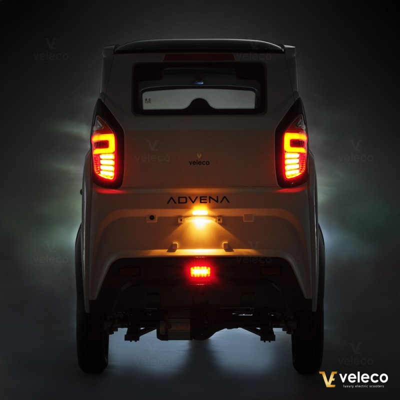 Veleco ADVENA: 2-osobowy zabudowany motorower mini samochód