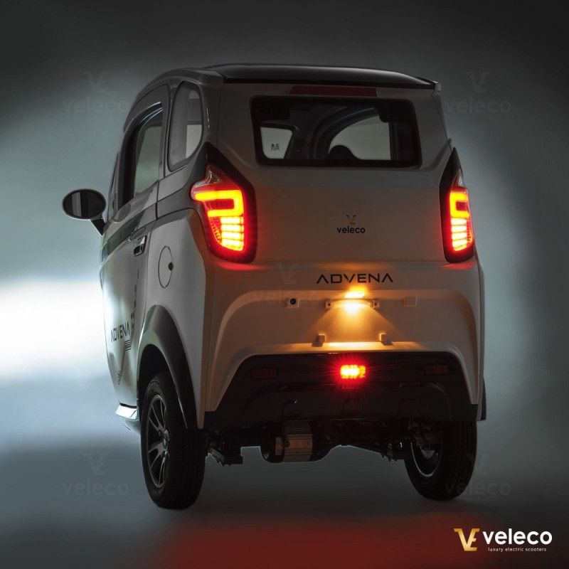 Veleco ADVENA: 2-osobowy zabudowany motorower mini samochód