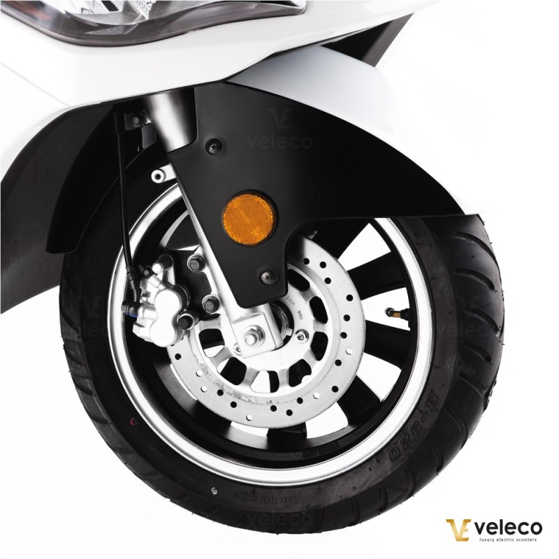 Veleco ADVENA: 2-osobowy zabudowany motorower mini samochód